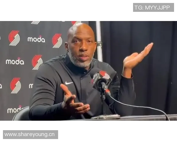 杨瀚森分享比卢普斯的要求强调场上沟通与英语学习的重要性