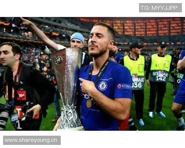 阿扎尔重返斯坦福桥分享照片感慨回家感觉真好 阿扎尔重返斯坦福桥分享照片感慨回家感觉真好