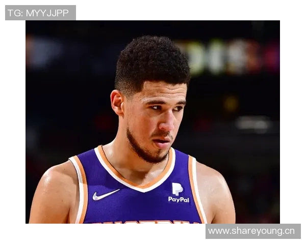 布克反思失误原因称对球处理过于随意并强调团队化学反应仍在培养中 布克反思失误原因称对球处理过于随意并强调团队化学反应仍在培养中