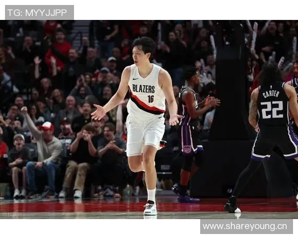 杨瀚森在场上展现更强对抗性与进攻存在感提升的全新表现