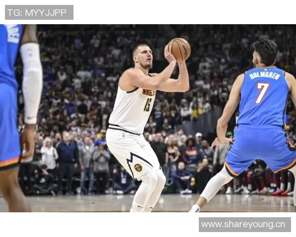 约基奇半场表现亮眼5投4中斩获10分3篮板6助攻三分球命中率高达667