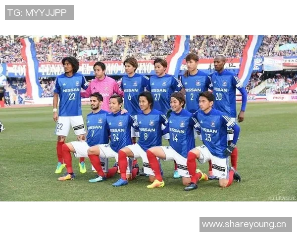 广岛三箭在J联赛杯决赛中以3-1战胜柏太阳神夺得队史第二冠吸引62466人观战