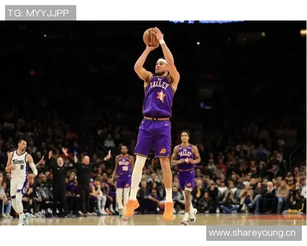 拼尽全力却憾负雷霆布克强调总结经验与团队精神的重要性 拼尽全力却憾负雷霆布克强调总结经验与团队精神的重要性