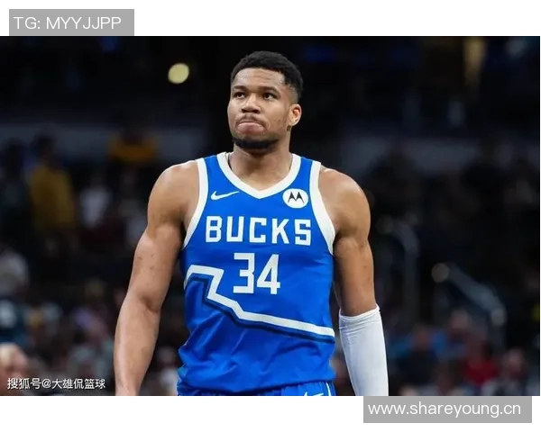 字母哥新冠康复后重返雄鹿训练营开展无对抗训练备战新赛季 字母哥新冠康复后重返雄鹿训练营开展无对抗训练备战新赛季